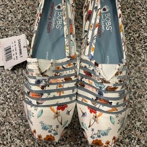 Skechers Bobs floral NWT shoes